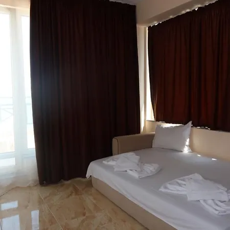Goldenseaview